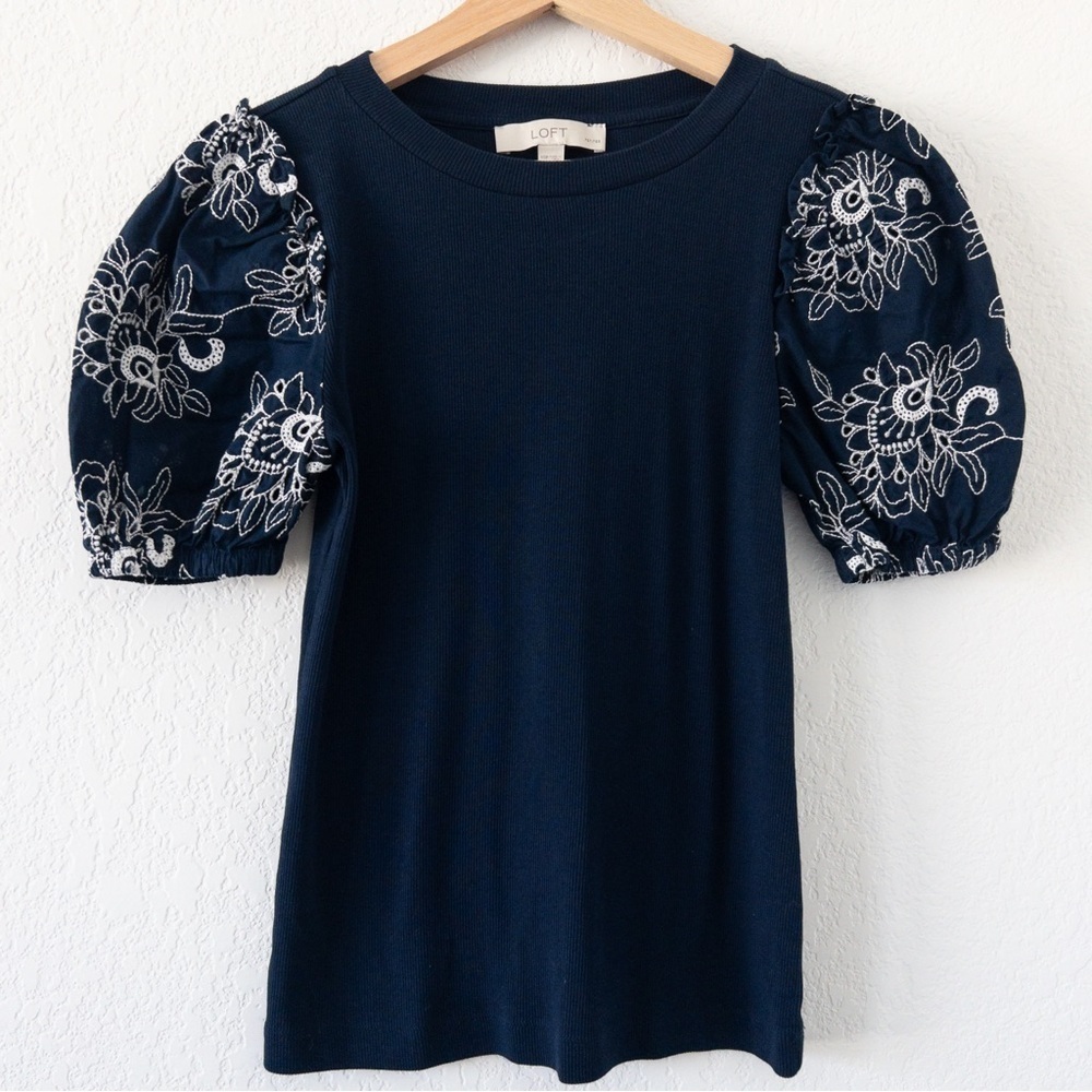 LOFT Petites Navy Knit Top with Embroidered Floral Puff‎ Sleeve Size XSP
